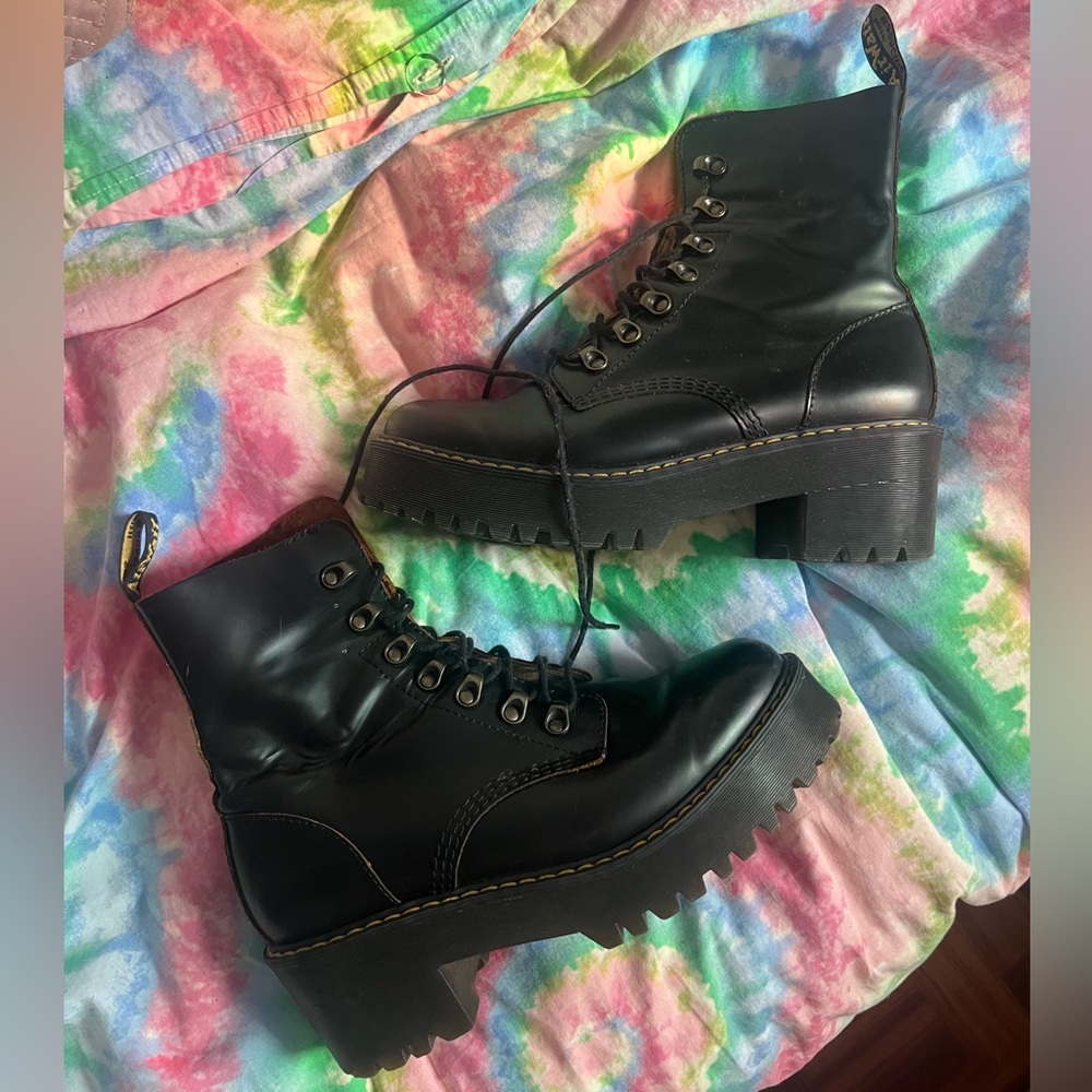 Vintage dr martens Leona leather boots size 9 women’s
